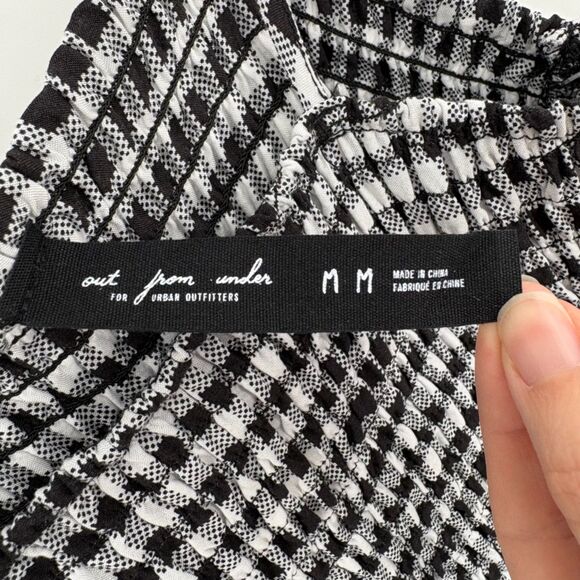 NWT Urban Outfitter Out from Under Izzy Smocked Gingham Romper, Sz Med, Vacation - Picture 9 of 11